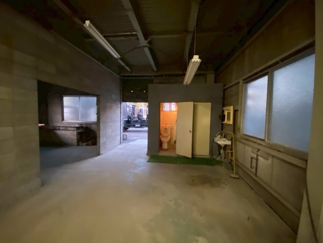 事業用一括　毛見の内装|トイレもあります。