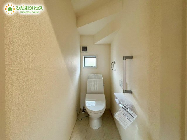 野田市中里3期　新築戸建　2号棟のトイレ|トイレは1F、2F共に完備！取り合いになることがありませんね(^^)/						
