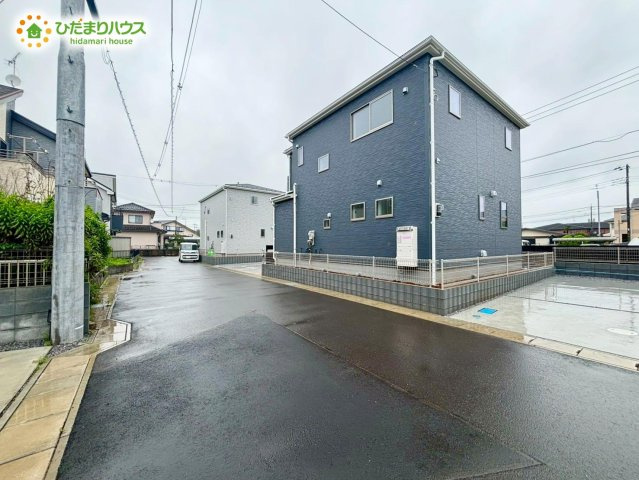 野田市中里3期　新築戸建　2号棟の前面道路含む現地写真|前面道路も幅が広いため車庫入れも安心です(^^)/							
