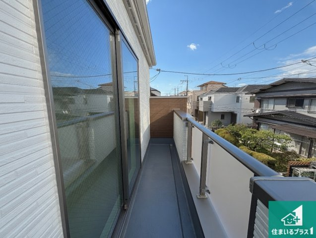 高槻市西冠　第1期　新築一戸建てのバルコニー|ワイドバルコニーは洗濯物を干すスペースが広いのでご家族が多くても安心！