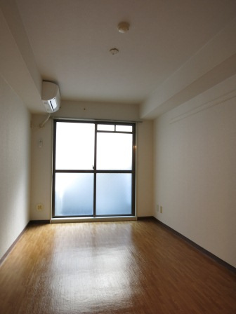 ジョイフル百合ヶ丘の居間・リビング