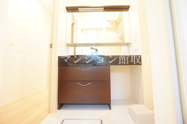 クレストフォーチュン Bの玄関