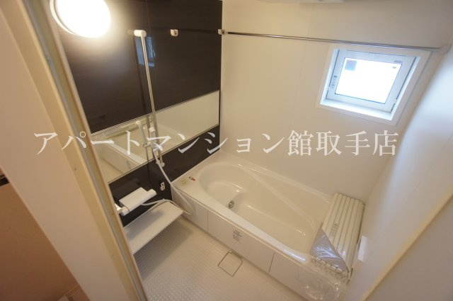 クレストフォーチュン Bの浴室