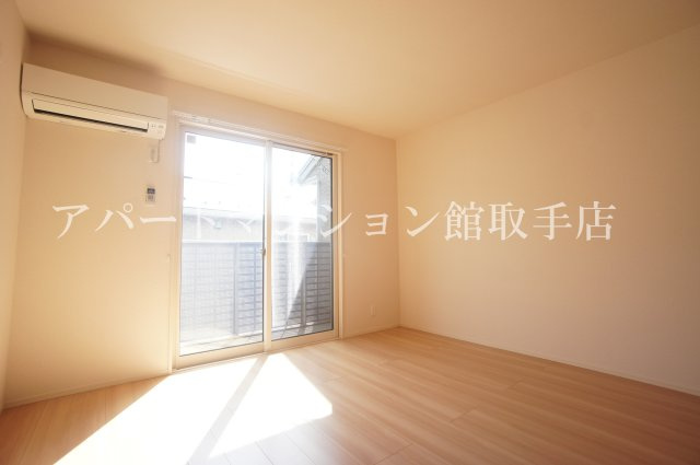 クレストフォーチュン Bの居間・リビング