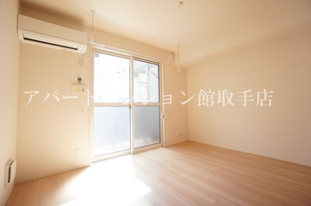 クレストフォーチュン Bの居間・リビング