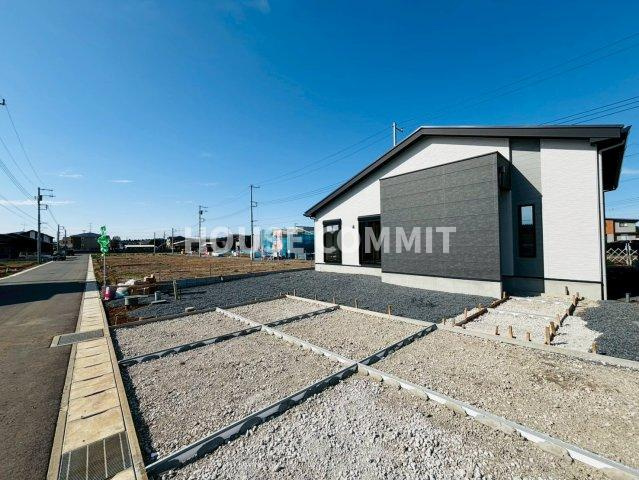 御料１期　平屋の新築戸建ての前面道路含む現地写真