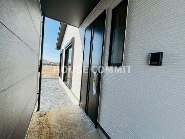御料１期　平屋の新築戸建ての玄関
