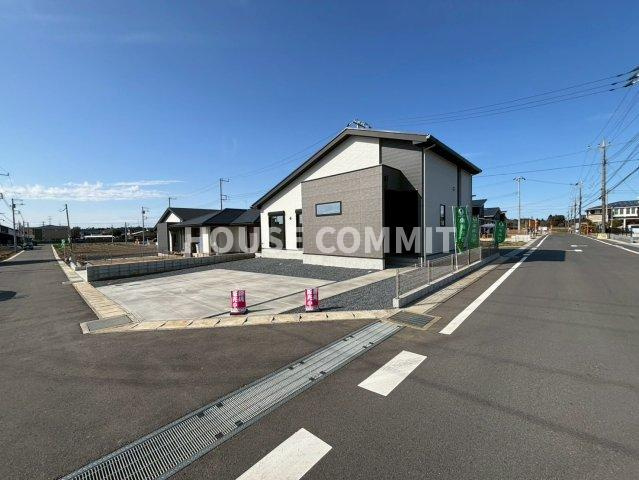 御料１期　平屋の新築戸建ての前面道路含む現地写真