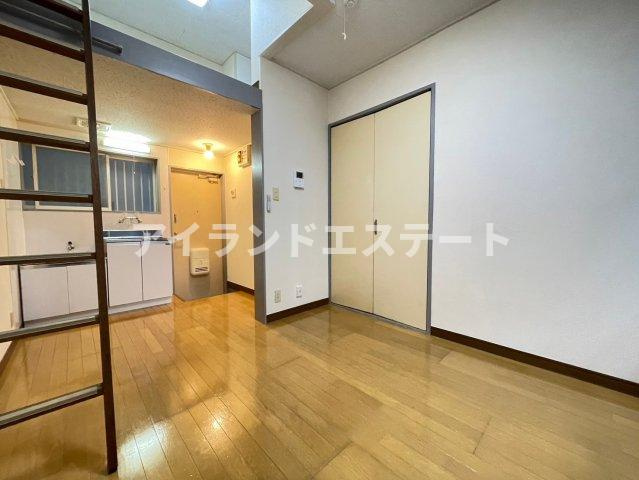 サングリーン平成　TVドアフォン　礼金0　通風良好の居間・リビング