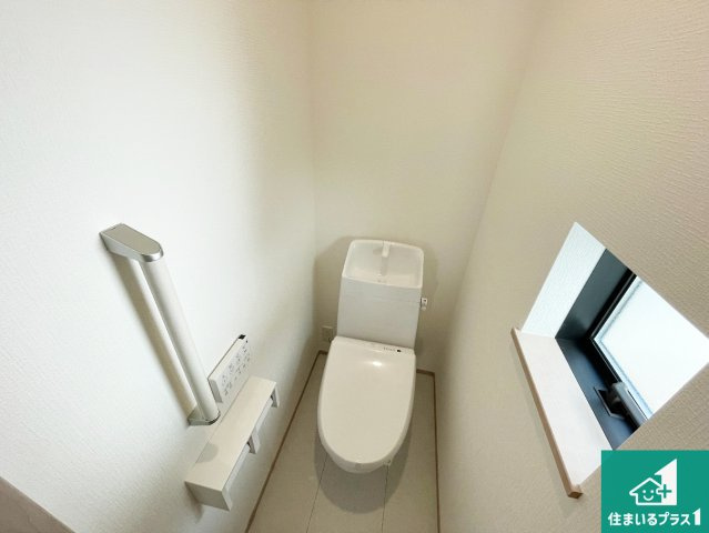 神戸市西区樫野台　新築一戸建てのトイレ|1・2階の2ヶ所にあるので、朝の忙しい時間の順番待ちもなく、深夜の利用にも大変便利です。