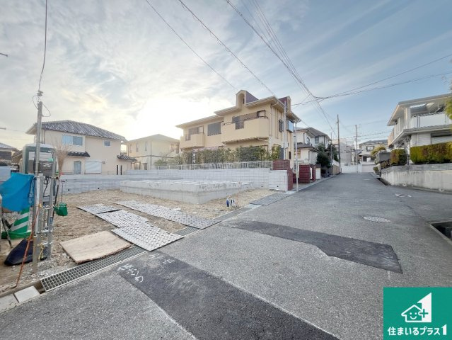 神戸市西区樫野台　新築一戸建ての前面道路含む現地写真|周辺は落ち着いた街並みの住宅地！子育てがしやすい住環境です！まだ未完成ですが、現地でしかわからない事もございます。是非一度ご覧ください。
