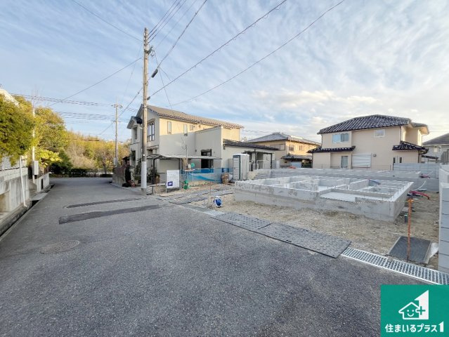 神戸市西区樫野台　新築一戸建ての前面道路含む現地写真|周辺は落ち着いた街並みの住宅地！子育てがしやすい住環境です！まだ未完成ですが、現地でしかわからない事もございます。是非一度ご覧ください。