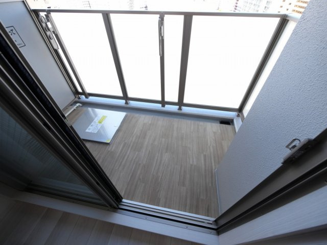 エスリード新大阪ザ・プレミアEASTのバルコニー