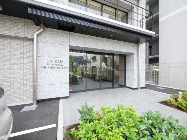 エスリード新大阪ザ・プレミアEASTのエントランス