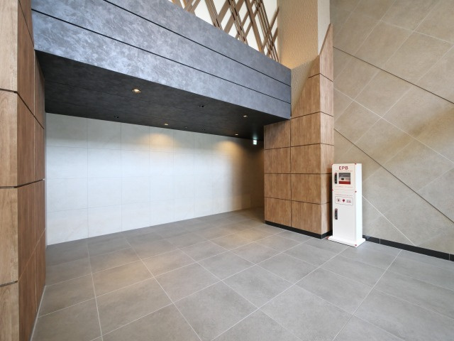 エスリード新大阪ザ・プレミアEASTのエントランス