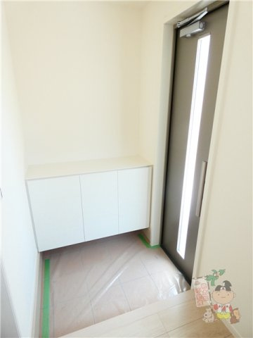 伊島町1丁目戸建貸家の玄関