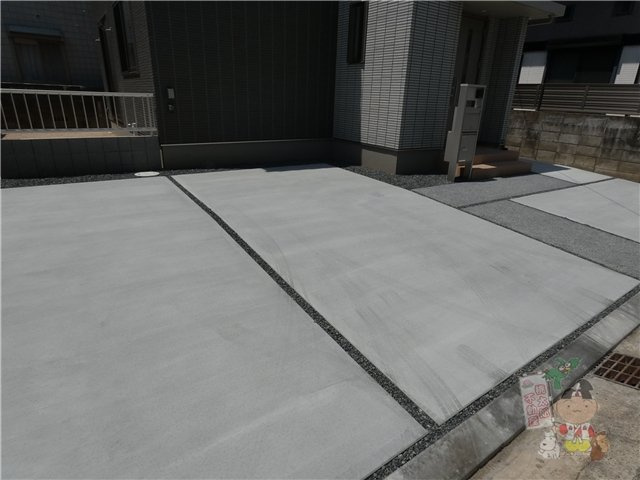 伊島町1丁目戸建貸家の駐車場