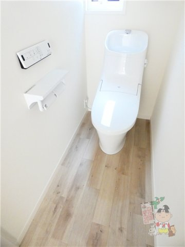 伊島町1丁目戸建貸家のトイレ