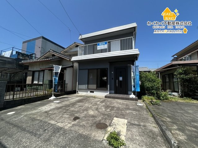 中古 戸建ての前面道路含む現地写真