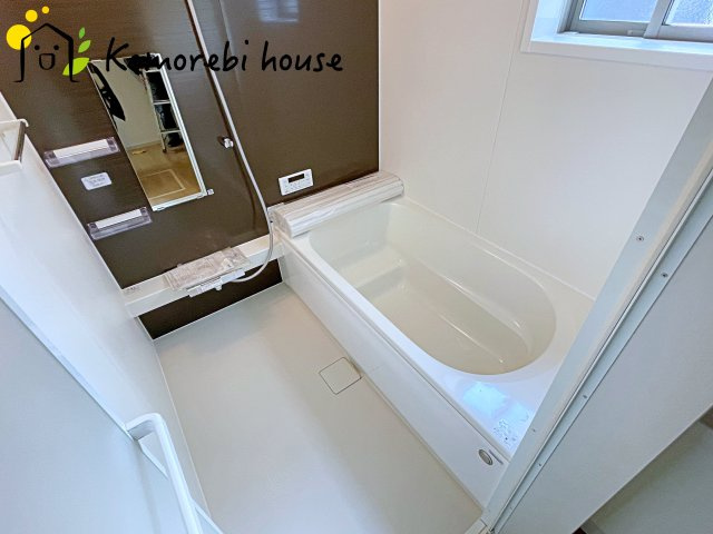 桶川市神明　1期　新築一戸建て　テラシエ　02の浴室|浴室乾燥機付きで、天気が悪い日も洗濯に困らない便利な仕様。カビの発生を抑えられるため、浴室のお手入れもぐっとラクになります。															