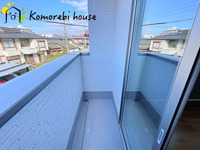 桶川市神明　1期　新築一戸建て　テラシエ　02のバルコニー|2階のバルコニーは日当たり・風通しがよく、洗濯物もスムーズに乾きます。家事動線も良く、毎日の忙しさを軽減してくれます。															