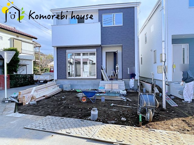 桶川市神明　1期　新築一戸建て　テラシエ　02の駐車場|並列2台駐車が可能なゆとりあるスペース。来客時や将来車が増えても安心の使い勝手です。															