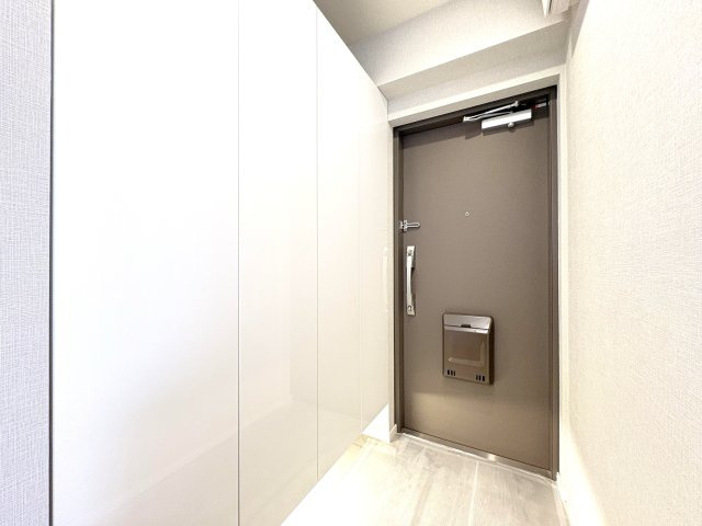 コスモ柴又駅前の玄関|ドキドキの新生活も、安心してスタート。ぴったりの住まいを見つけませんか？クランディアが一緒に住まい選びをサポートします‼　まずは、お気軽にお問合せください　＃クランディア