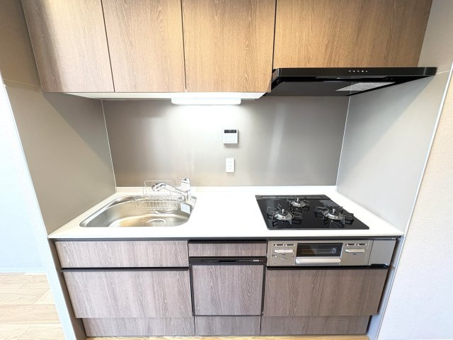 コスモ柴又駅前のキッチン|ドキドキの新生活も、安心してスタート。ぴったりの住まいを見つけませんか？クランディアが一緒に住まい選びをサポートします‼　まずは、お気軽にお問合せください　＃クランディア