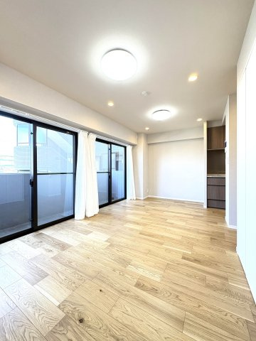 コスモ柴又駅前の居間・リビング|ドキドキの新生活も、安心してスタート。ぴったりの住まいを見つけませんか？クランディアが一緒に住まい選びをサポートします‼　まずは、お気軽にお問合せください　＃クランディア