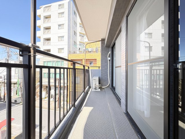 コスモ柴又駅前のバルコニー|ドキドキの新生活も、安心してスタート。ぴったりの住まいを見つけませんか？クランディアが一緒に住まい選びをサポートします‼　まずは、お気軽にお問合せください　＃クランディア