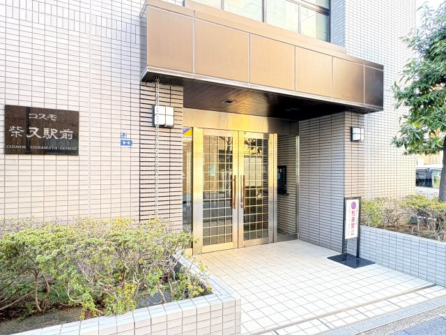 コスモ柴又駅前のエントランス|ドキドキの新生活も、安心してスタート。ぴったりの住まいを見つけませんか？クランディアが一緒に住まい選びをサポートします‼　まずは、お気軽にお問合せください　＃クランディア