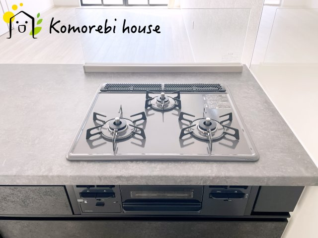 桶川市泉　6期　新築一戸建て　KEIAI GRACE　02のキッチン|コンパクトなキッチンで掃除もラクラク