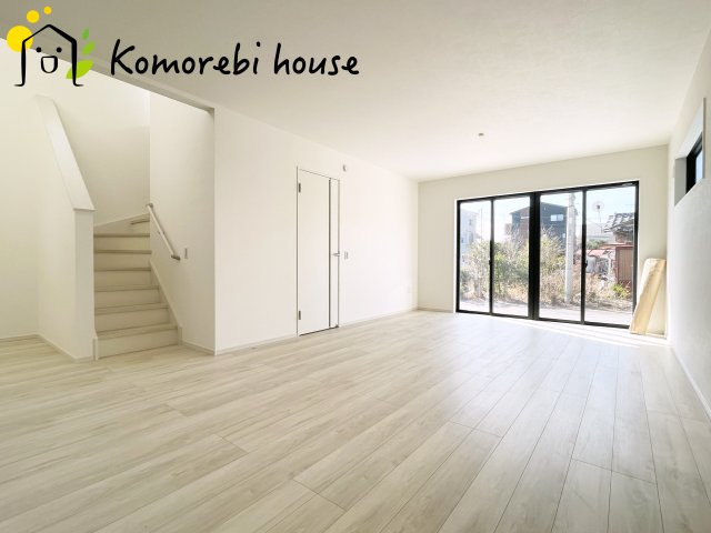 桶川市泉　6期　新築一戸建て　KEIAI GRACE　02の居間・リビング|おしゃれなリビングです