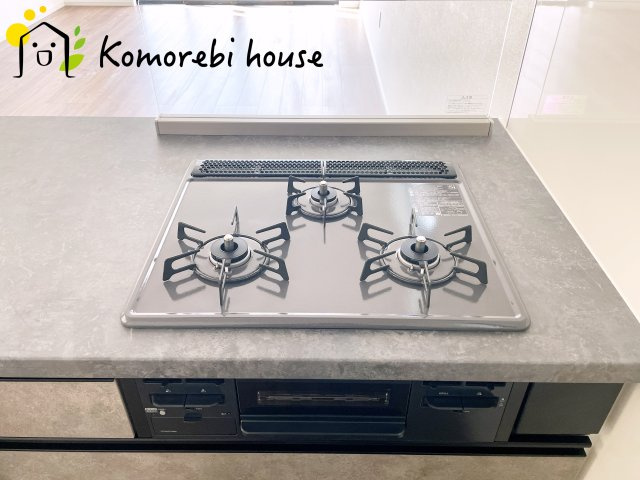 桶川市泉　6期　新築一戸建て　KEIAI GRACE　03のキッチン|コンパクトなキッチンで掃除もラクラク