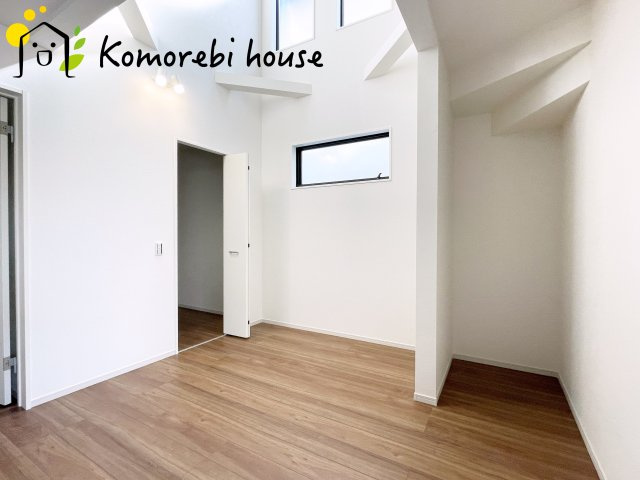 桶川市泉　6期　新築一戸建て　KEIAI GRACE　03の居間・リビング|ゆったりとした居間です