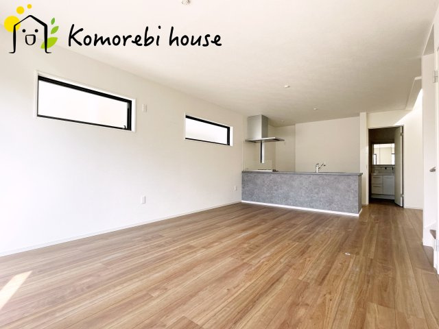 桶川市泉　6期　新築一戸建て　KEIAI GRACE　03の居間・リビング|ゆったり過ごせるリビングです