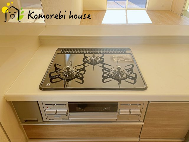 桶川市上日出谷　11期　新築一戸建て　ブルーミングガーデン　01のキッチン|きれいなキッチンです