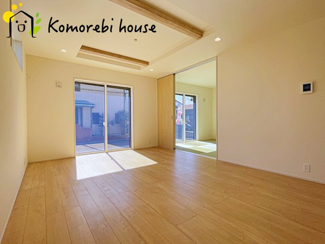 桶川市上日出谷　11期　新築一戸建て　ブルーミングガーデン　01の居間・リビング|居間です
