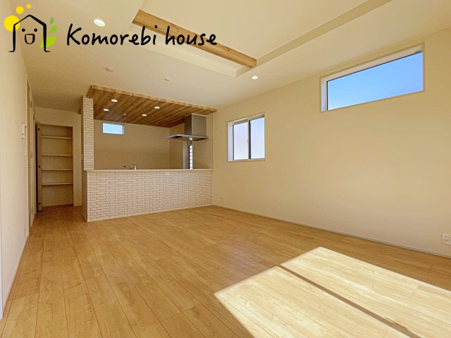 桶川市上日出谷　11期　新築一戸建て　ブルーミングガーデン　01の居間・リビング|おしゃれな居間です