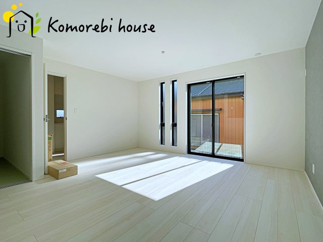 桶川市上日出谷　8期　新築一戸建て　グラファーレ　02の居間・リビング|26.1.29撮影済み