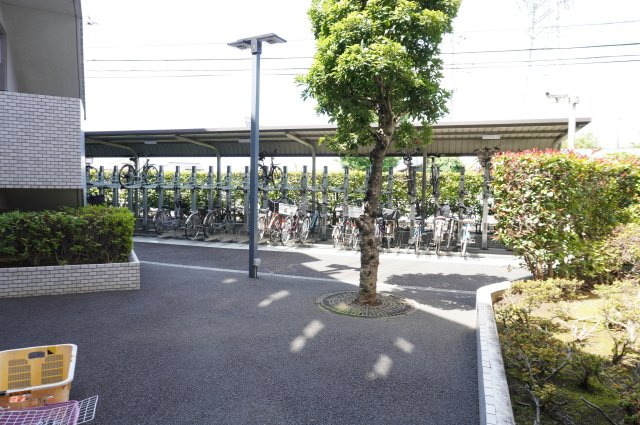 ワコーレ越谷の駐輪場