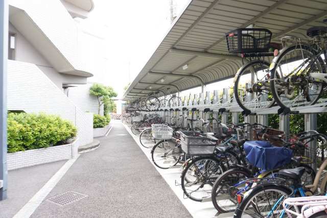 ワコーレ越谷の駐輪場