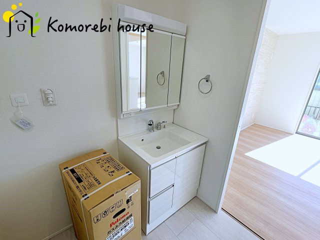 桶川市坂田　9期　新築一戸建て　グラファーレ　01の独立洗面台|26.2.9撮影済み