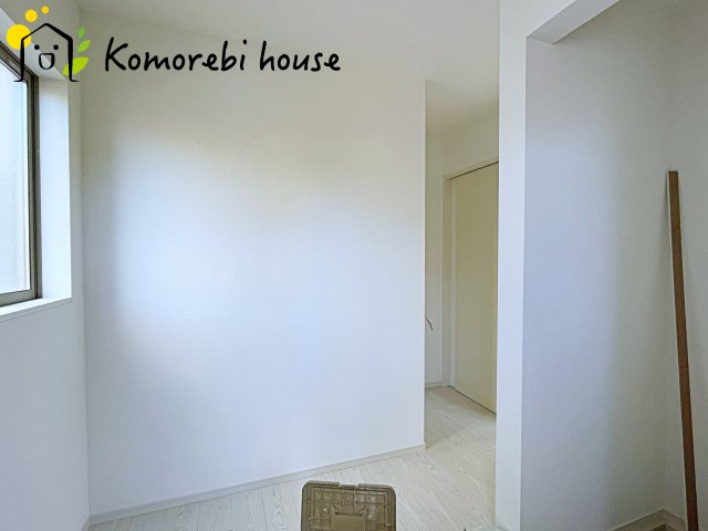 桶川市神明　1期　新築一戸建て　テラシエ　01のその他|明るく使いやすい玄関で、家族の生活をスムーズに。収納や導線も配慮された万能空間です。