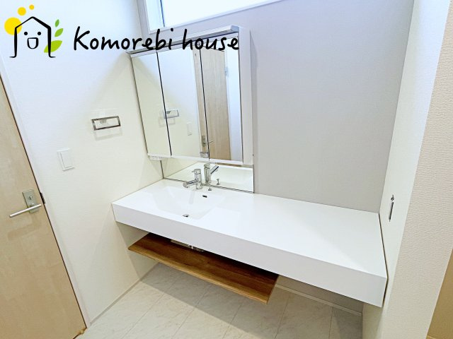 桶川市上日出谷南1丁目　新築一戸建て　ブルーミングガーデン　01の独立洗面台|独立洗面台、朝の身支度には欠かせません