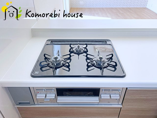 桶川市上日出谷南1丁目　新築一戸建て　ブルーミングガーデン　01のキッチン|キッチンでお料理をお楽しみください