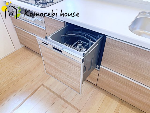 桶川市上日出谷南1丁目　新築一戸建て　ブルーミングガーデン　01のキッチン|コンパクトなキッチンで掃除もラクラク