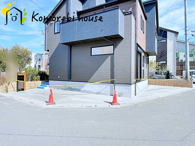 桶川市上日出谷南1丁目　新築一戸建て　ブルーミングガーデン　01の駐車場|駐車場があるので、車を買う予定の方も安心です