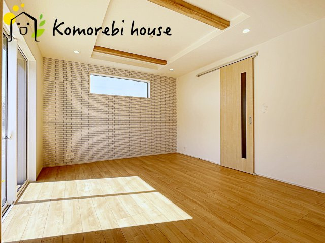 桶川市上日出谷南1丁目　新築一戸建て　ブルーミングガーデン　01の居間・リビング|使いやすいリビングです