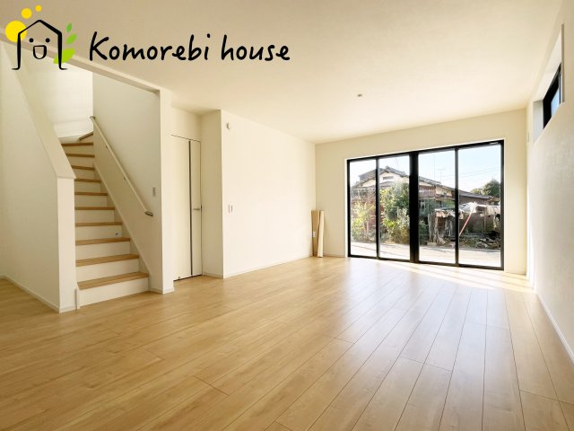 桶川市泉　6期　新築一戸建て　KEIAI GRACE　01の居間・リビング|ゆったり過ごせる居間です